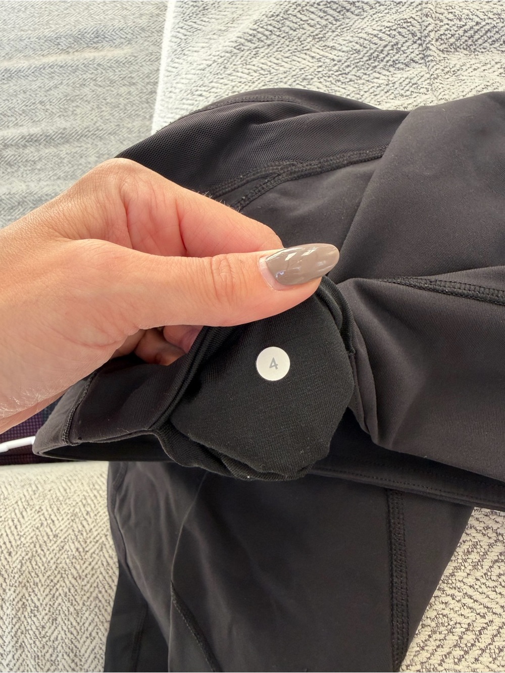 Lululemon Black High Rise Leggings Women’s Size 4 Ridded Detail Athletic Yoga - Picture 3 of 5